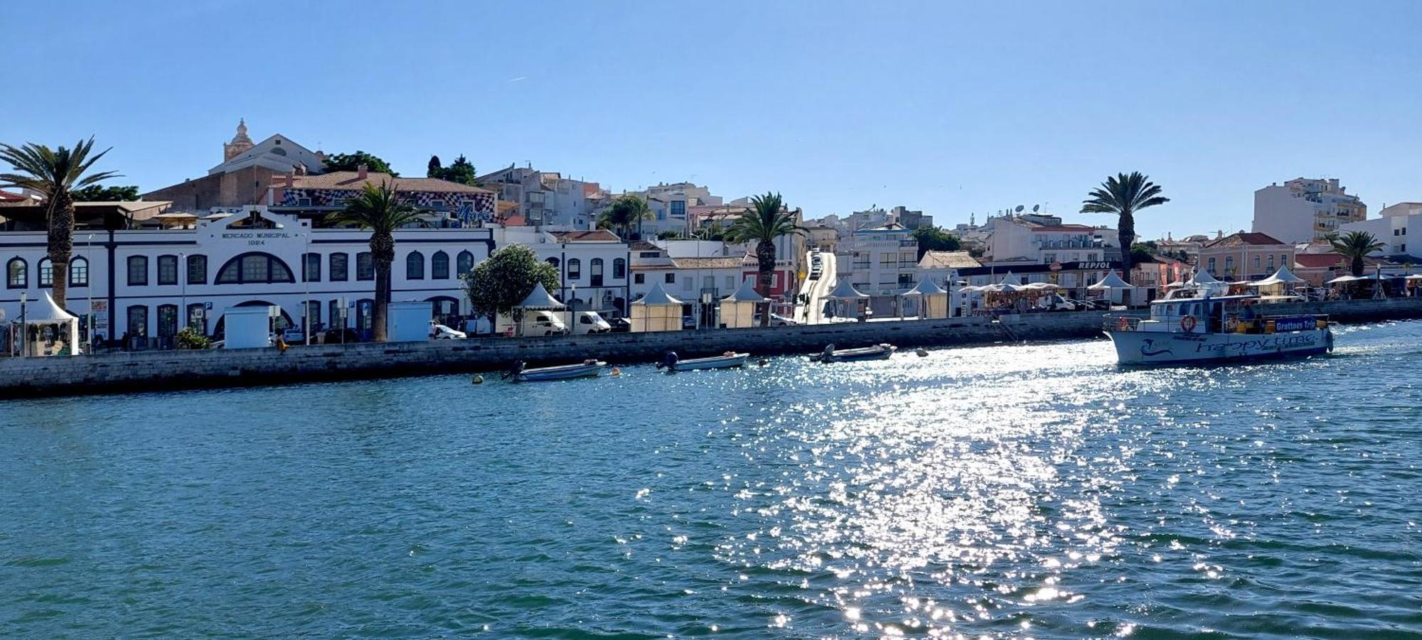 Casa Da Avenida * Lagos